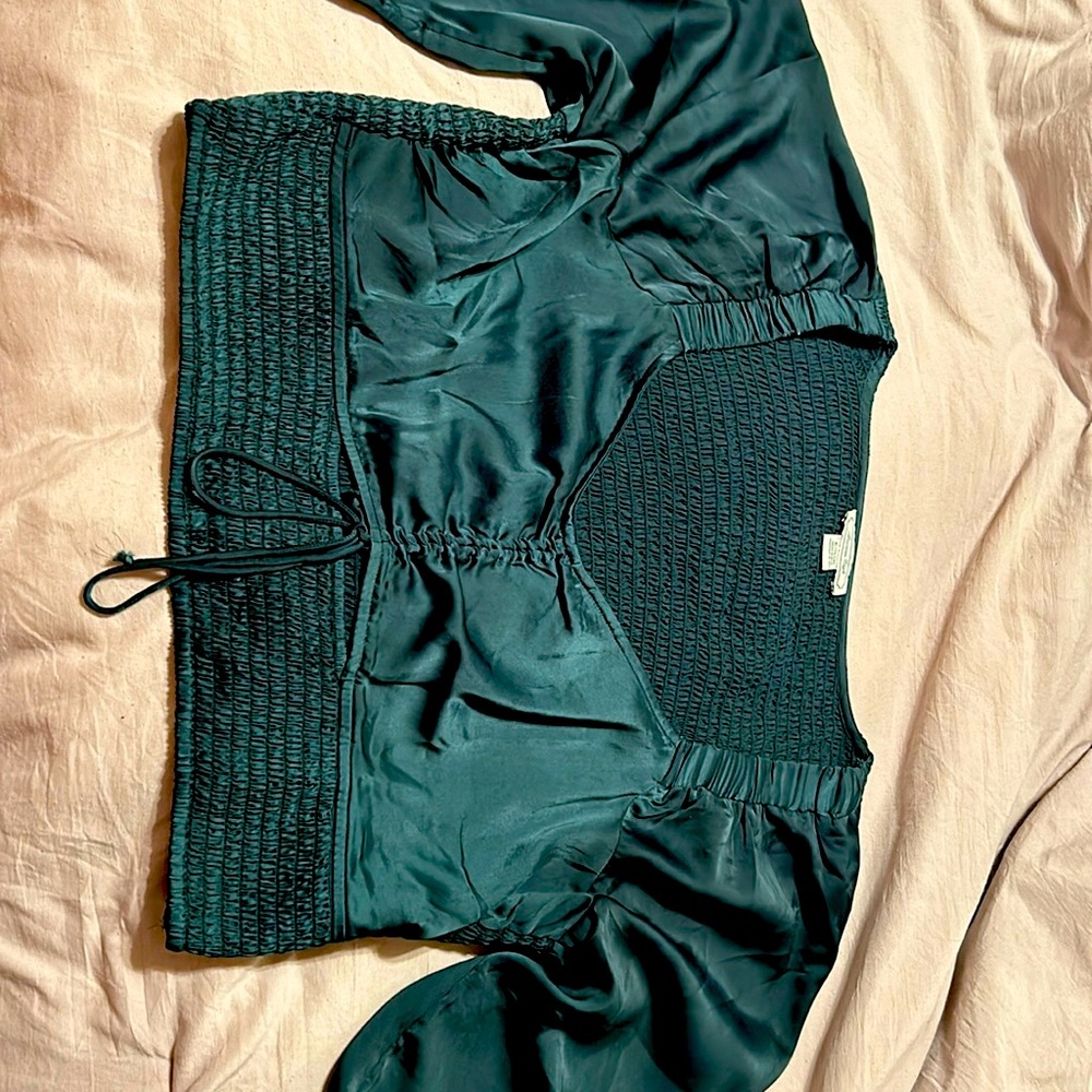 Only worn once. American Eagle green crop top. Women’s XL